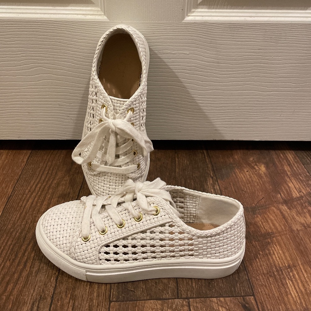Size 5 Loft Low Top Fashion Sneakers